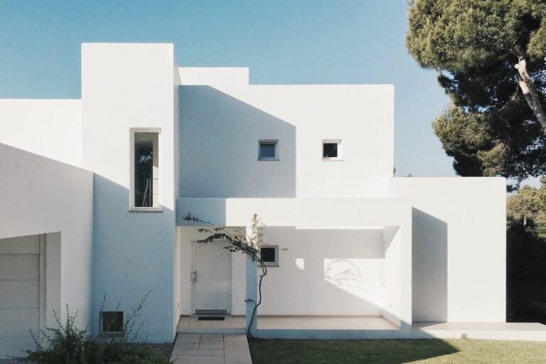 Pourquoi investir dans des stores sur-mesure ?